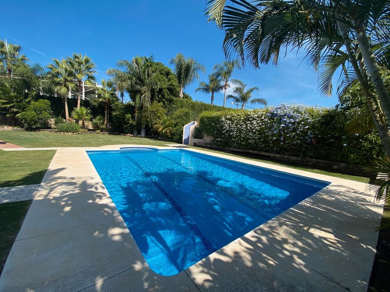 Villa for Sale in Los Flamingos, Malaga 12
