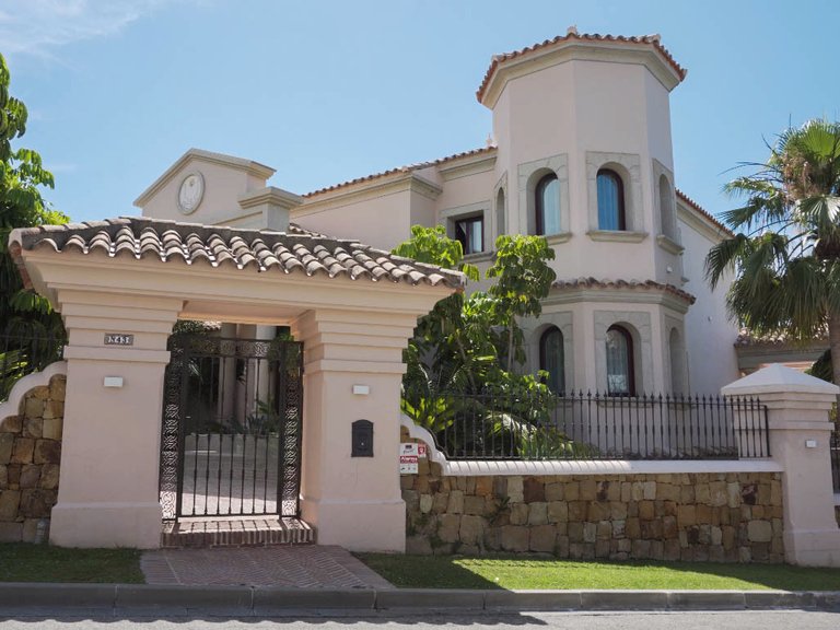 Villa for Sale in Los Flamingos, Malaga 14