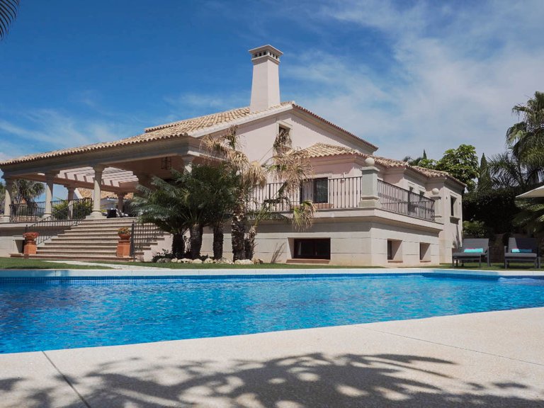 Villa for Sale in Los Flamingos, Malaga 15