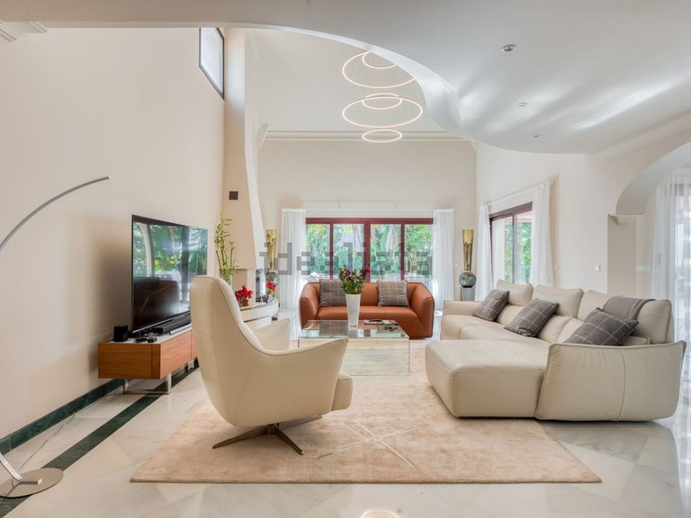 Villa for Sale in Los Flamingos, Malaga 2