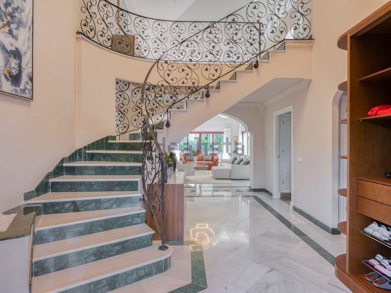 Villa for Sale in Los Flamingos, Malaga 8