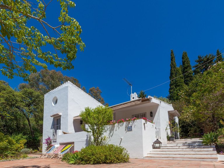 Villa for Sale in Estepona, Malaga 1