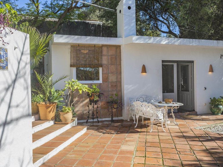 Villa for Sale in Estepona, Malaga 2