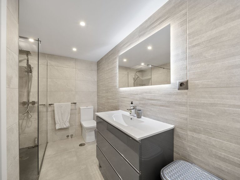 Apartment for Sale in Costa del Sol, Benalmadena Costa, Malaga 12