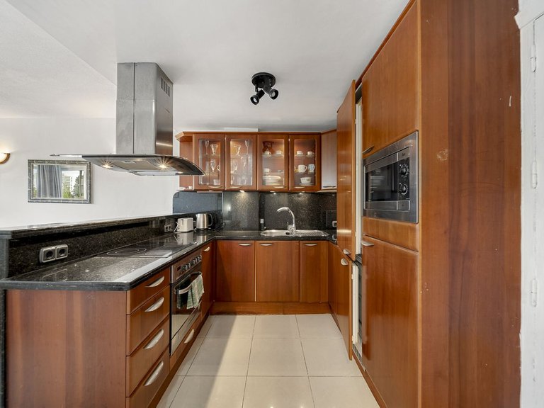Apartment for Sale in Costa del Sol, Benalmadena Costa, Malaga 8