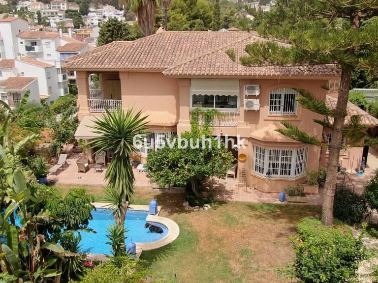 Villa for Sale in El Coto, Malaga 1
