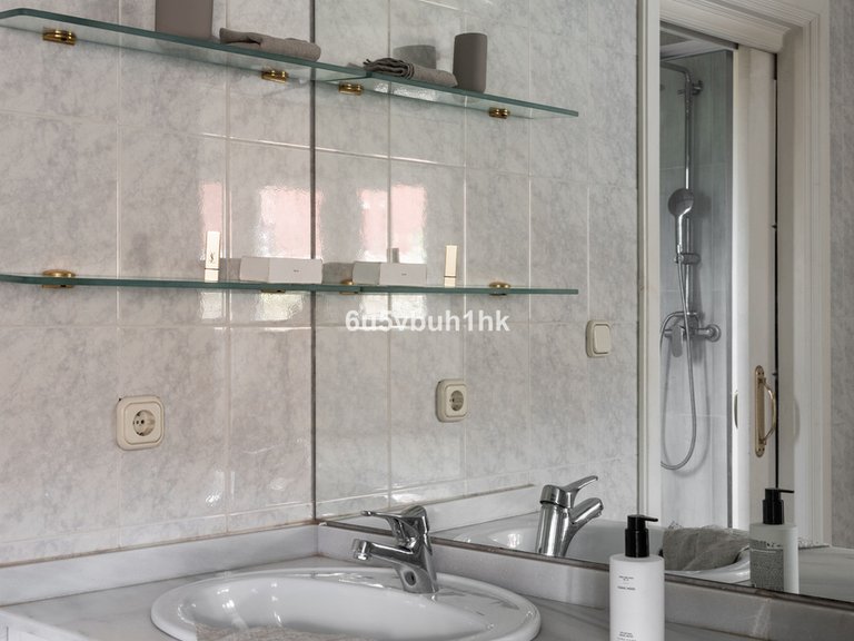 Villa for Sale in El Coto, Malaga 44