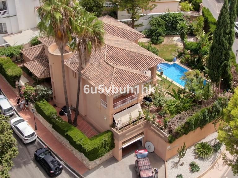 Villa for Sale in El Coto, Malaga 46