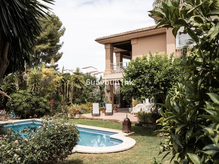 Villa for Sale in El Coto, Malaga 49