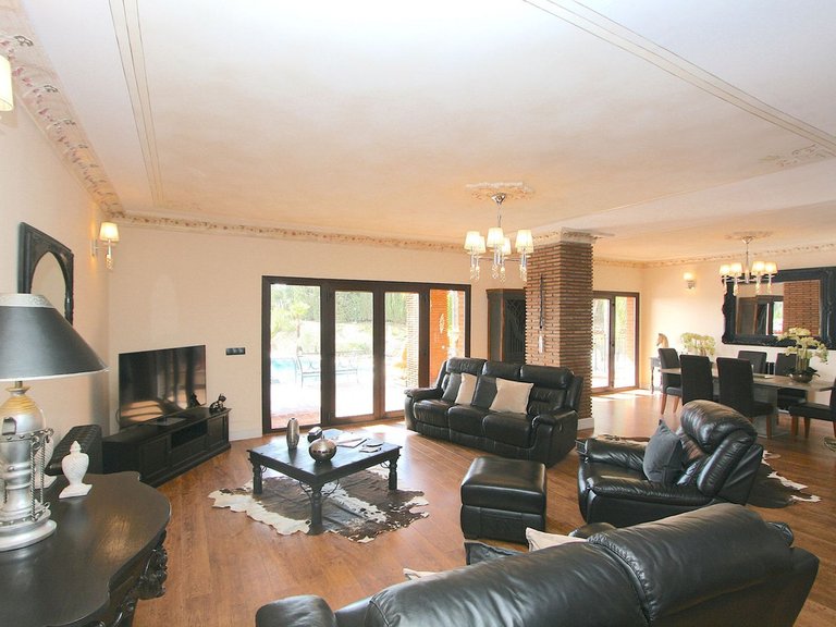Villa for Sale in Costa del Sol Benalmadena Costa, Malaga 11