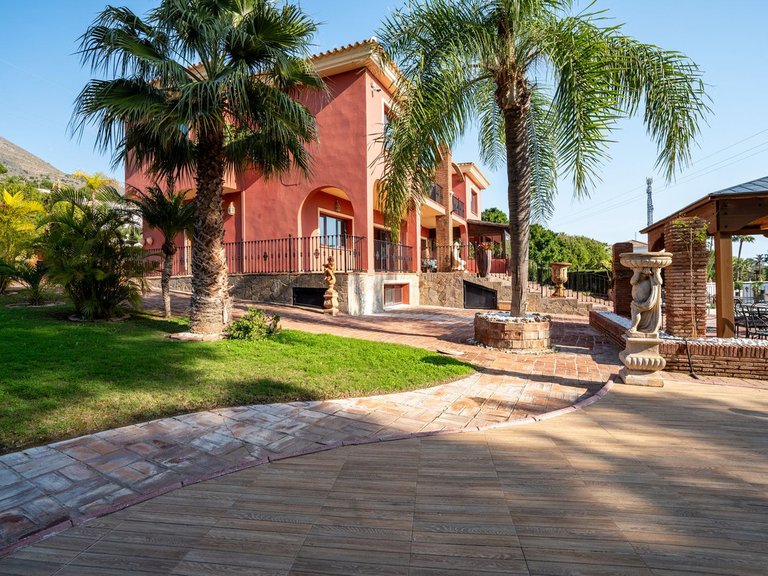 Villa for Sale in Costa del Sol Benalmadena Costa, Malaga 19