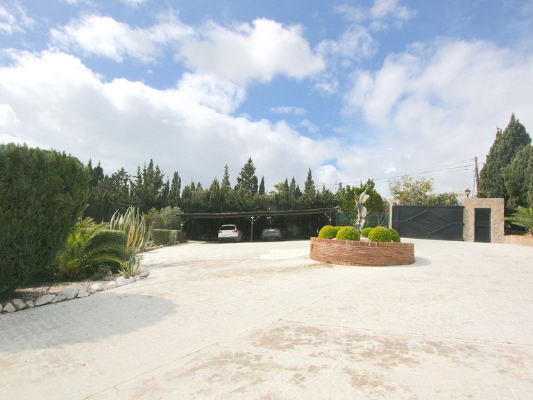 Villa for Sale in Costa del Sol Benalmadena Costa, Malaga 4