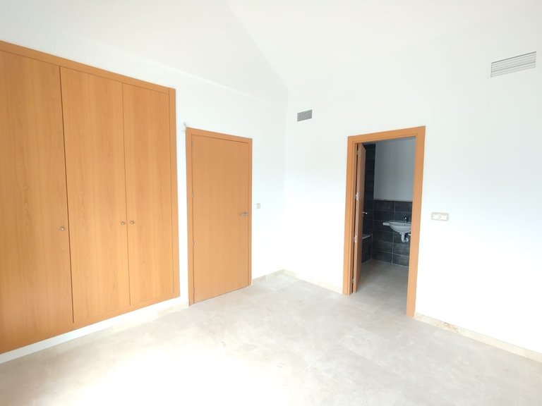 Villa for Sale in Doña Julia, Malaga 18