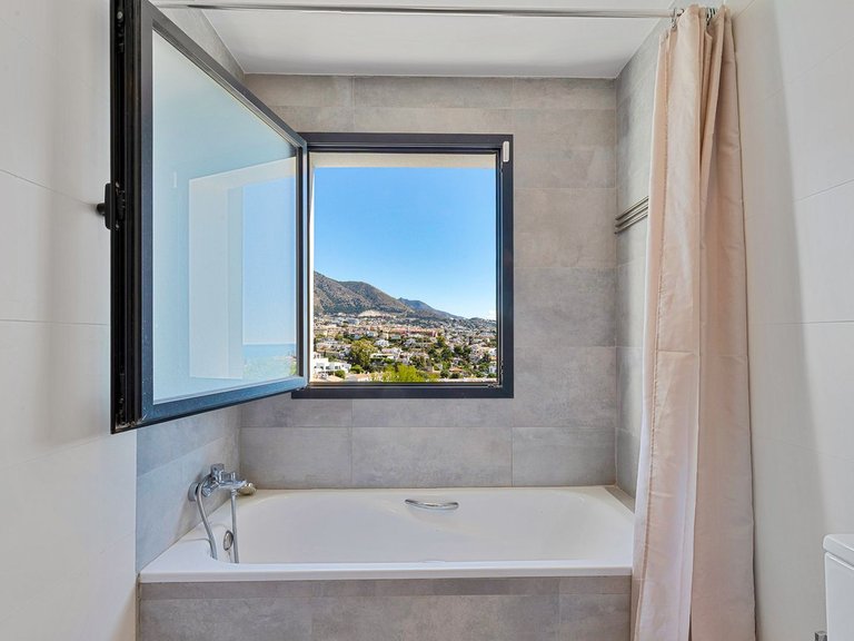 Villa for Sale in Fuengirola, Malaga 17