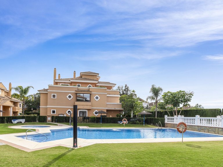 Apartment for Sale in The Golden Mile, Malaga 1