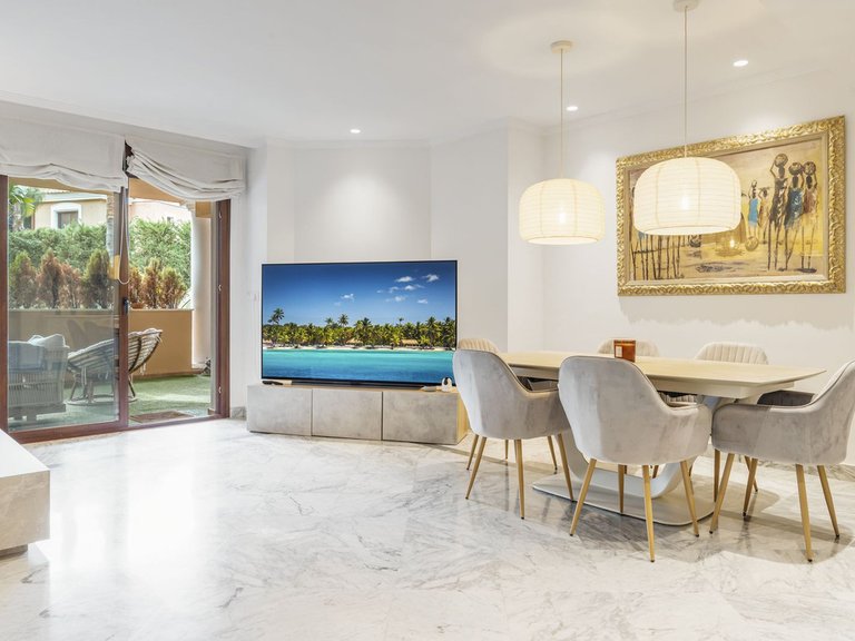 Apartment for Sale in The Golden Mile, Malaga 11