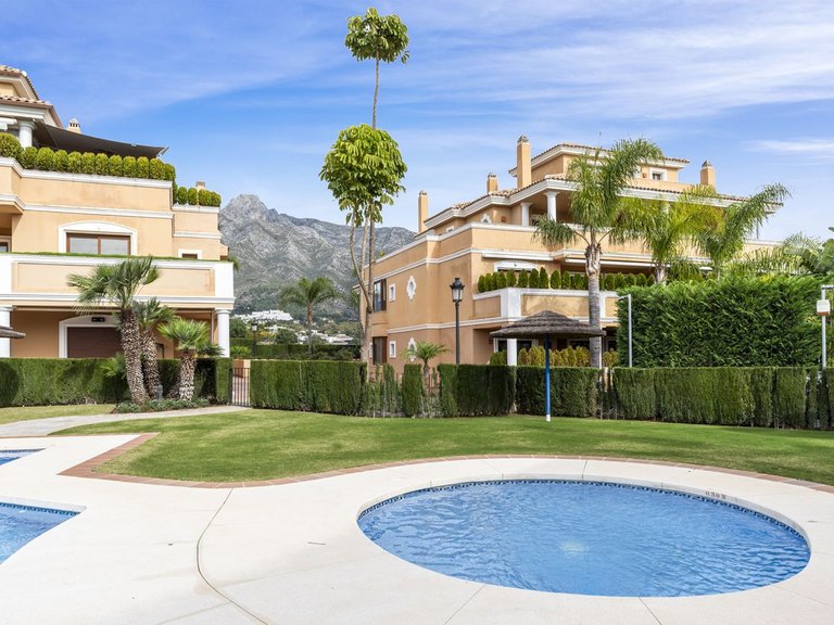 Apartment for Sale in The Golden Mile, Malaga 12