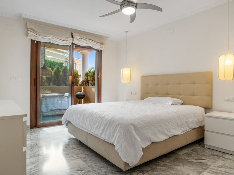 Apartment for Sale in The Golden Mile, Malaga 16