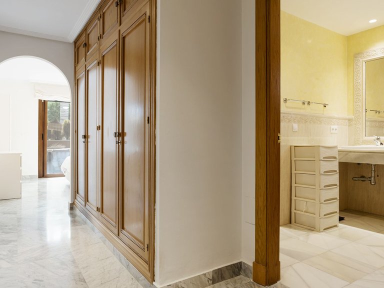 Apartment for Sale in The Golden Mile, Malaga 17