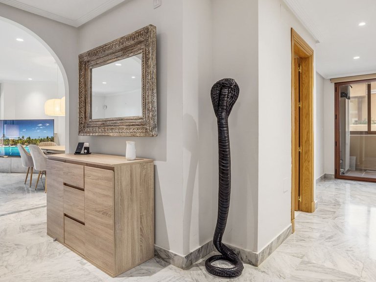 Apartment for Sale in The Golden Mile, Malaga 18