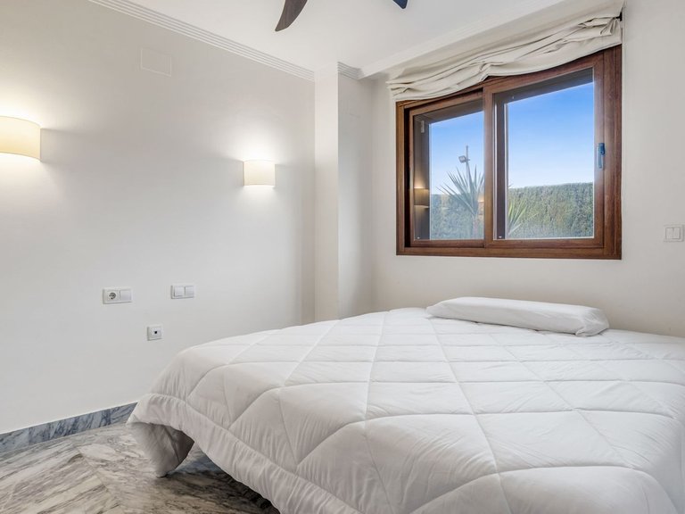 Apartment for Sale in The Golden Mile, Malaga 19
