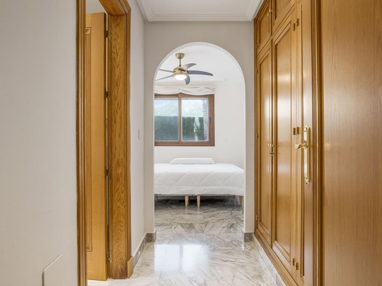 Apartment for Sale in The Golden Mile, Malaga 20