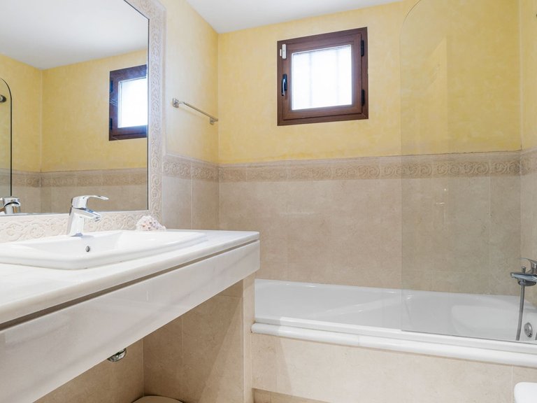 Apartment for Sale in The Golden Mile, Malaga 21
