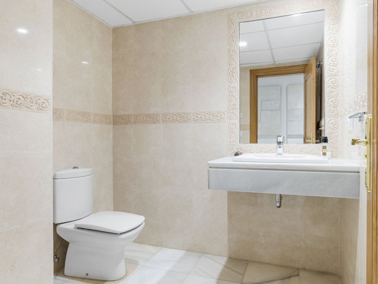 Apartment for Sale in The Golden Mile, Malaga 23