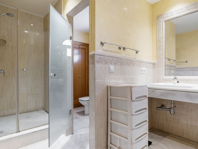 Apartment for Sale in The Golden Mile, Malaga 24