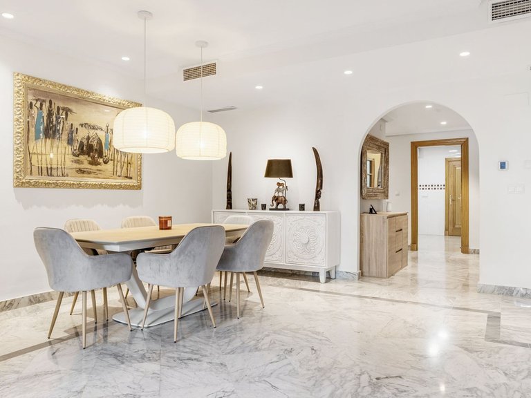 Apartment for Sale in The Golden Mile, Malaga 3