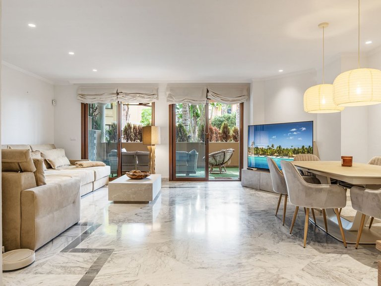 Apartment for Sale in The Golden Mile, Malaga 5