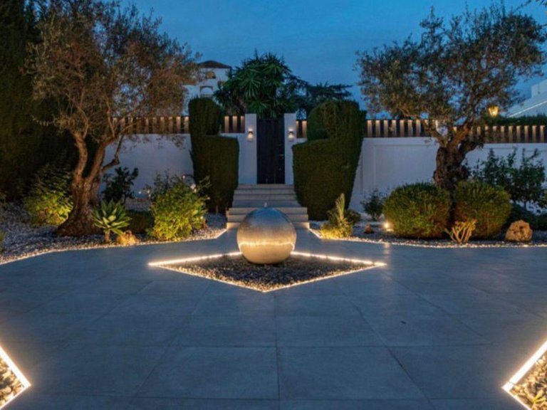 Villa for Sale in Nueva Andalucía, Malaga 11