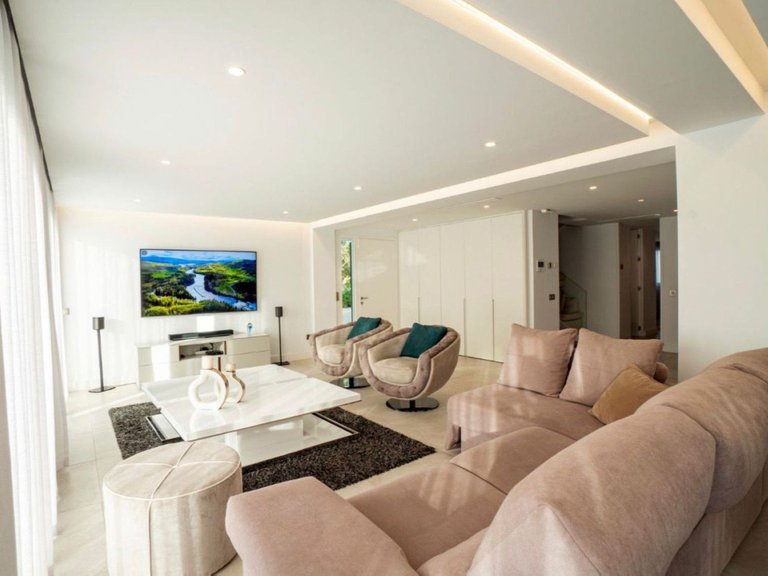 Villa for Sale in Nueva Andalucía, Malaga 2