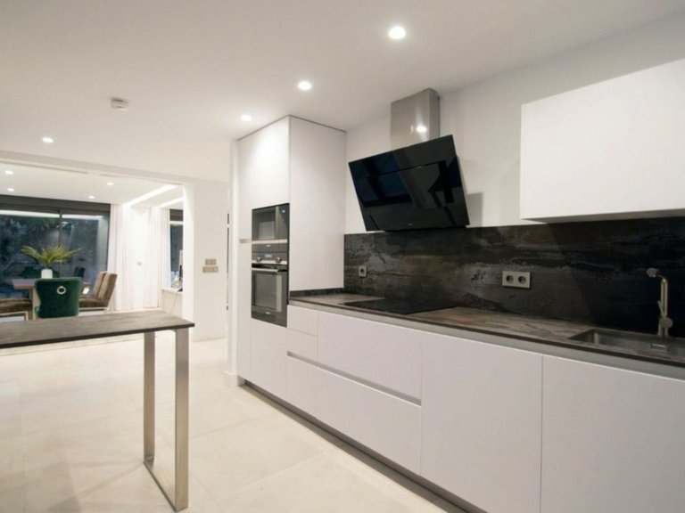 Villa for Sale in Nueva Andalucía, Malaga 4