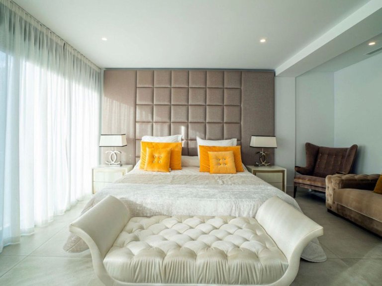 Villa for Sale in Nueva Andalucía, Malaga 5