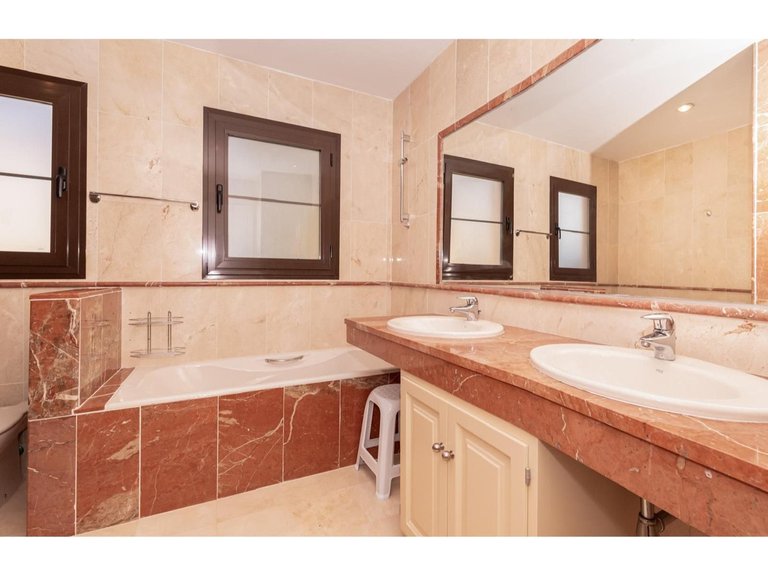 Apartment for Sale in Hacienda Del Sol, Malaga 14