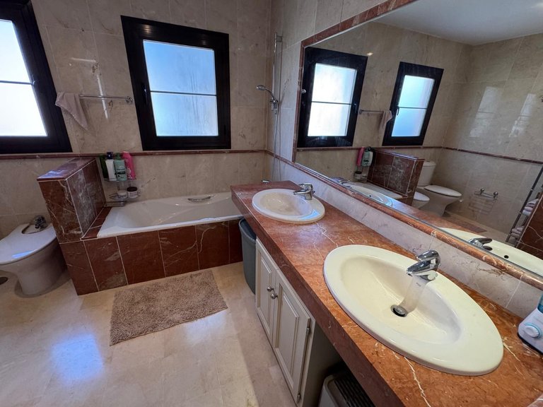 Apartment for Sale in Hacienda Del Sol, Malaga 17
