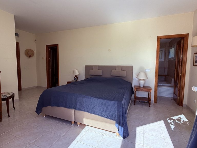 Villa for Sale in Higueron, Malaga 16