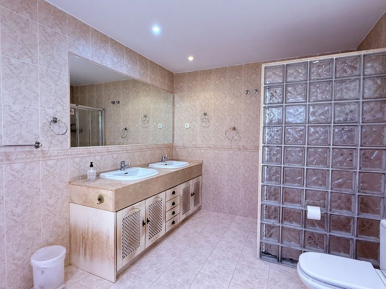 Villa for Sale in Higueron, Malaga 18