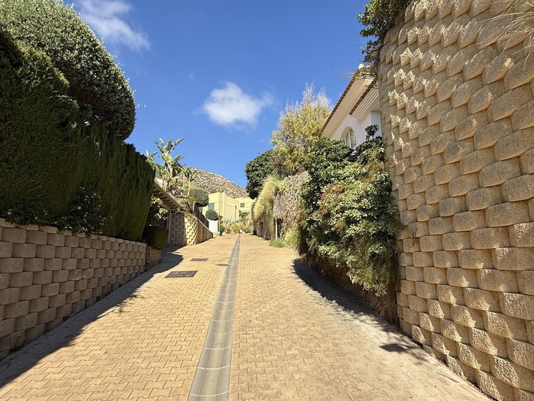 Villa for Sale in Higueron, Malaga 31