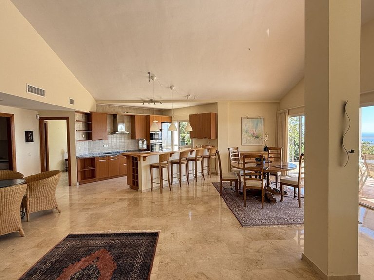 Villa for Sale in Higueron, Malaga 8