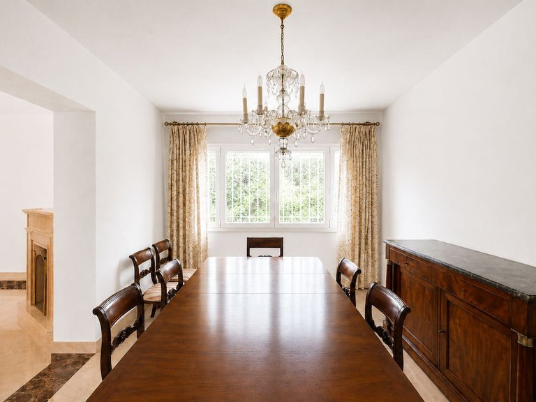 Villa for Sale in El Paraiso, Malaga 11