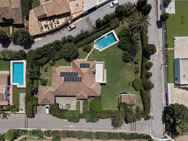 Villa for Sale in El Paraiso, Malaga 18