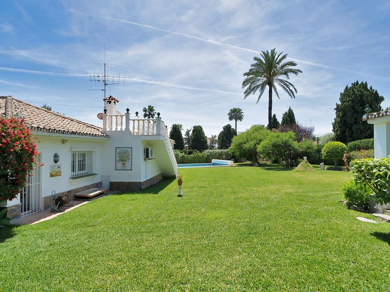 Villa for Sale in El Paraiso, Malaga 2