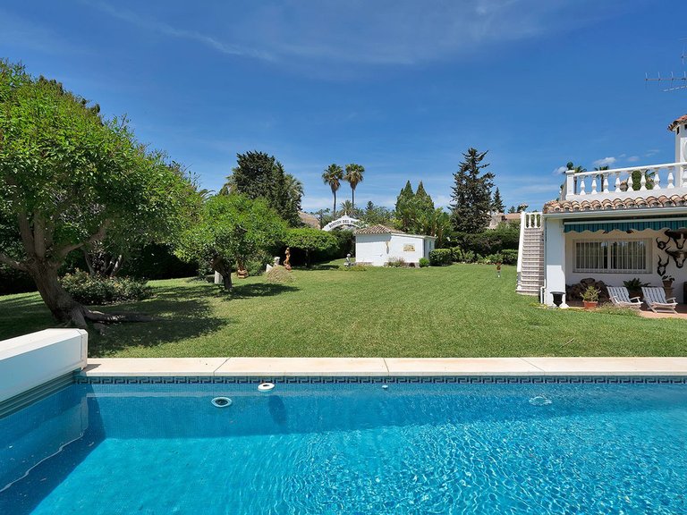 Villa for Sale in El Paraiso, Malaga 6