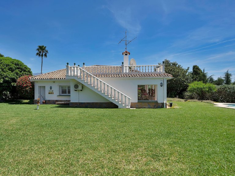 Villa for Sale in El Paraiso, Malaga 7