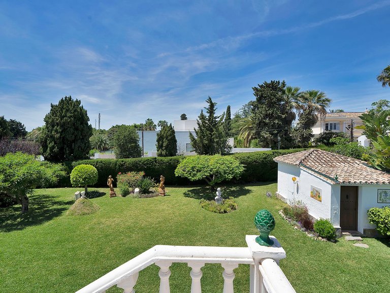 Villa for Sale in El Paraiso, Malaga 8