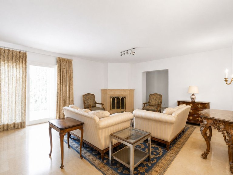 Villa for Sale in El Paraiso, Malaga 9