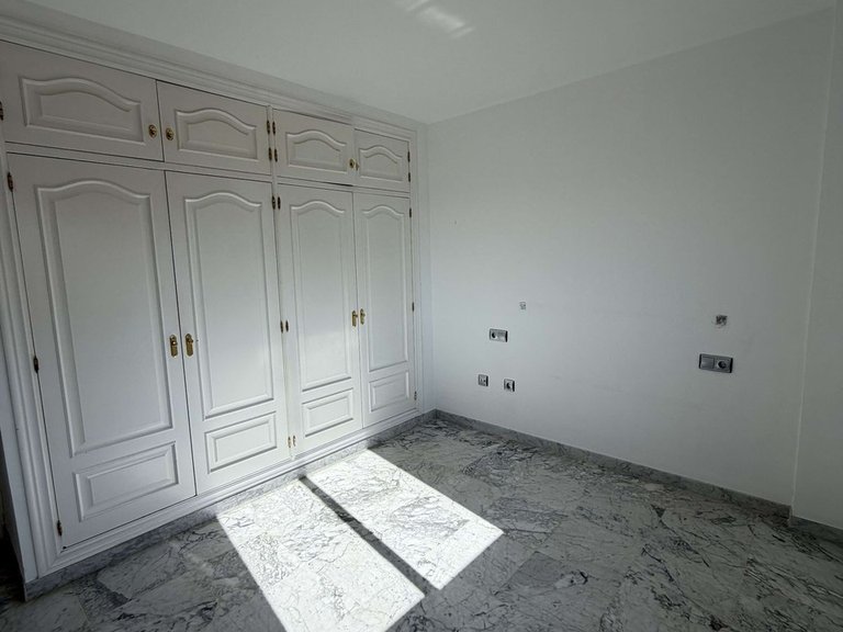 Villa for Sale in Marbella, Malaga 25