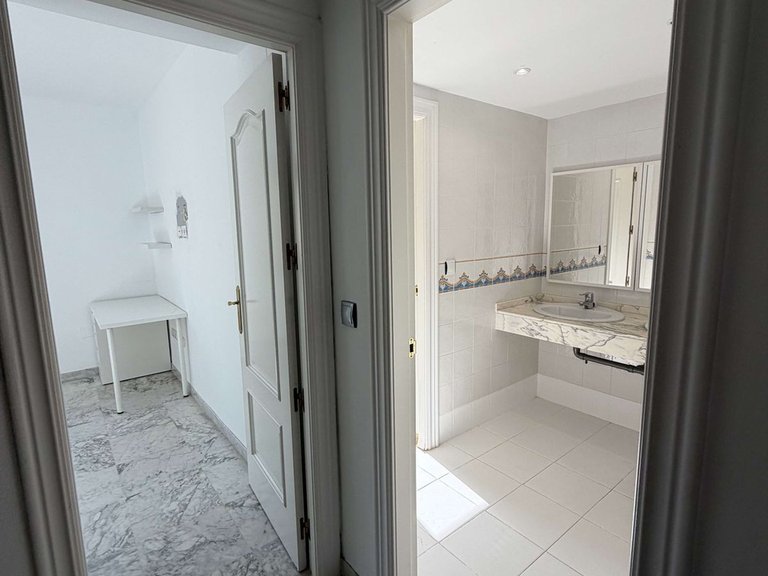 Villa for Sale in Marbella, Malaga 27